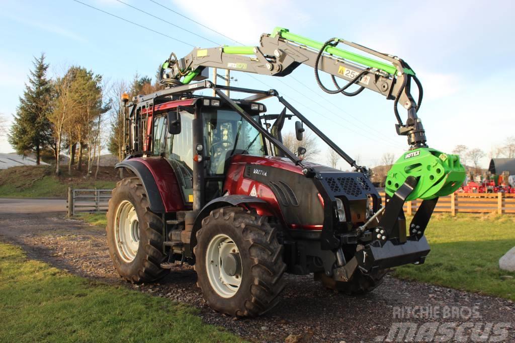 Valtra T163 Tractor with Botex 573 Forestry Loader Forsttraktoren