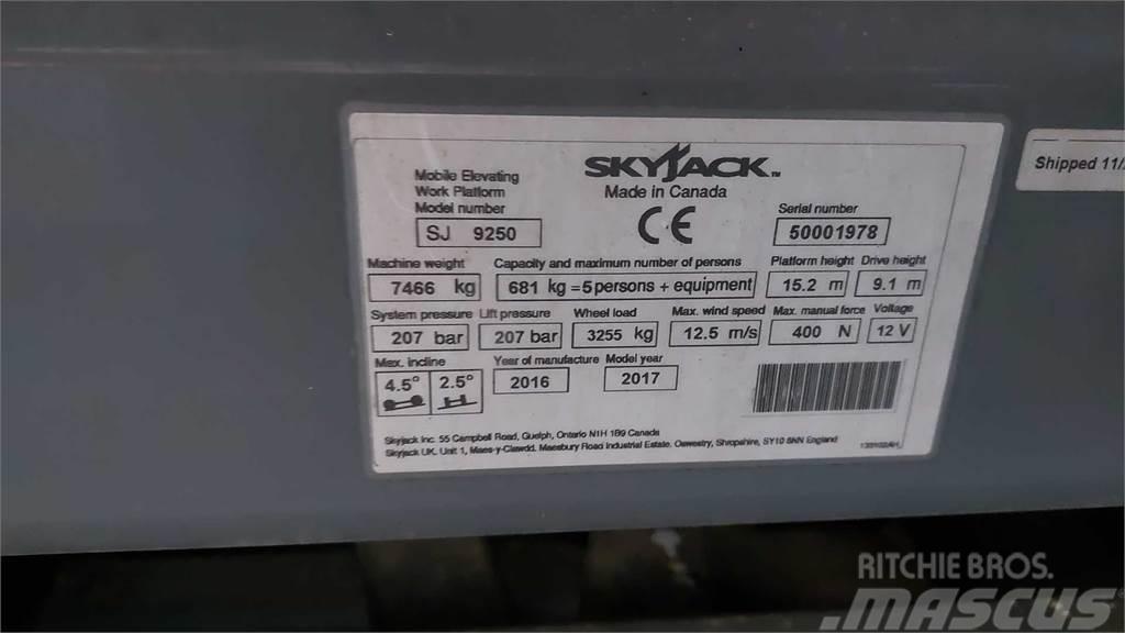 SkyJack 9250RT Scheren-Arbeitsbühnen