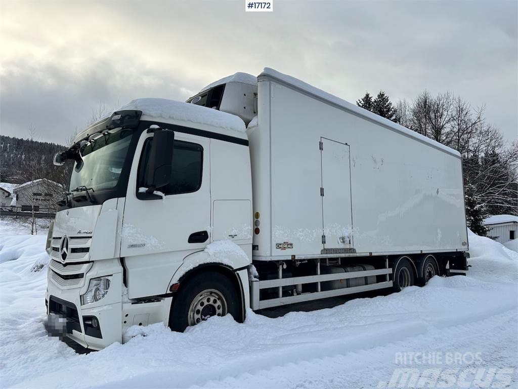 Mercedes-Benz Actros 2551 6x2 Box Truck w/ fridge/freezer unit. Kofferaufbau