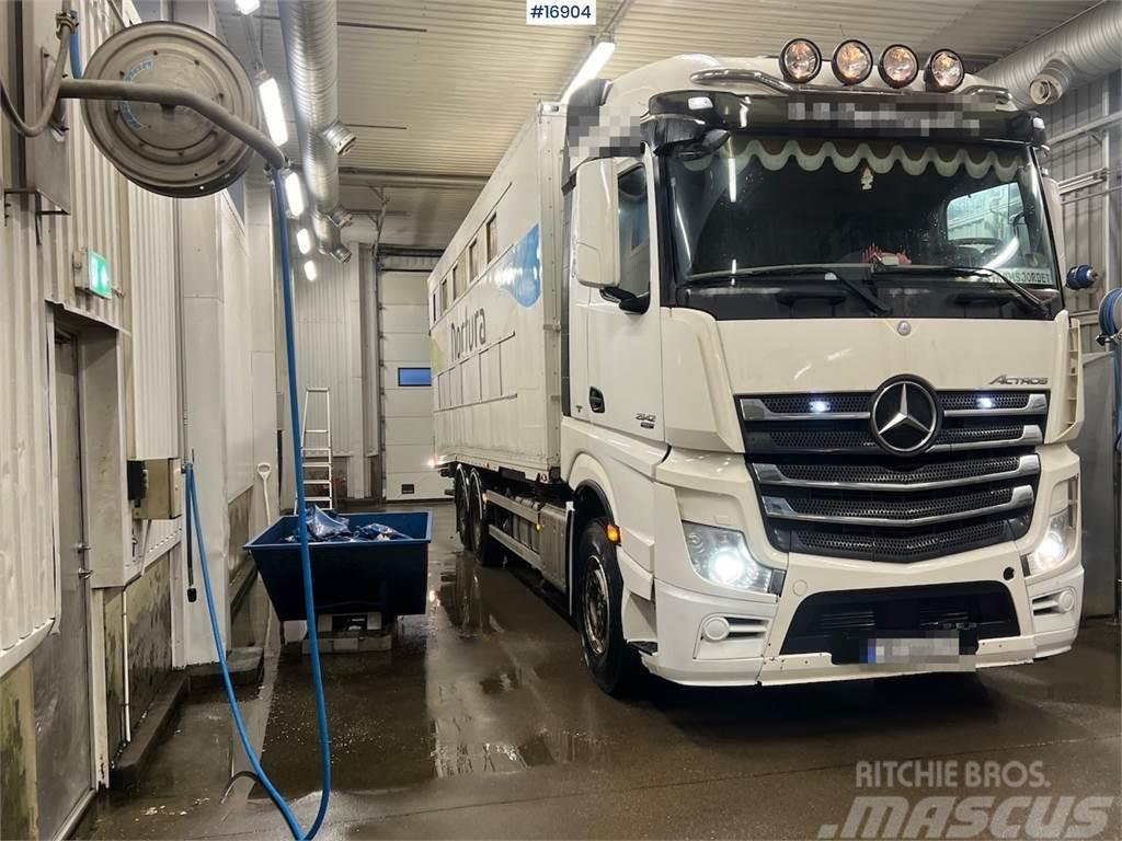Mercedes-Benz Actros Animal transport truck w/ lift Kommunal-Sonderfahrzeuge
