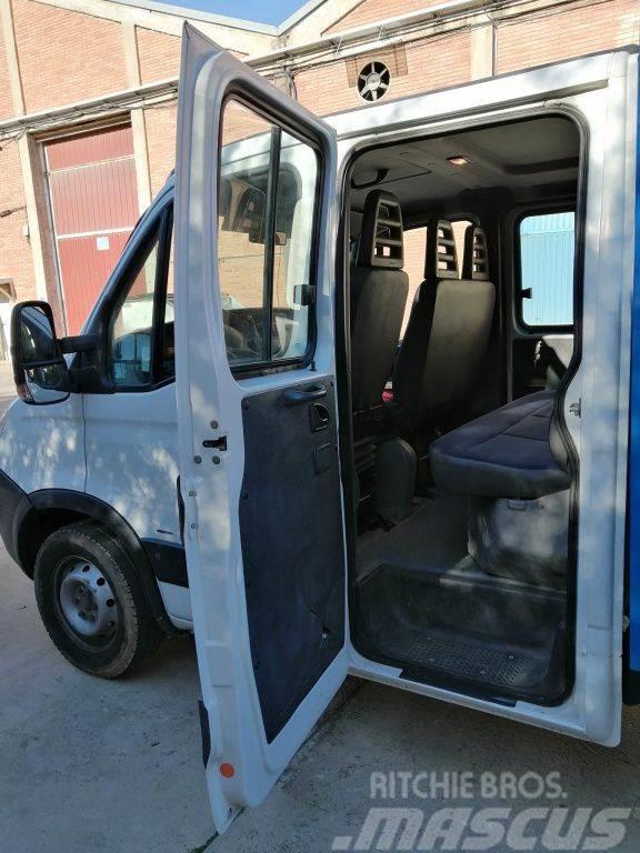 Camion Iveco Daily Doble Cabina con Pluma Andere Fahrzeuge