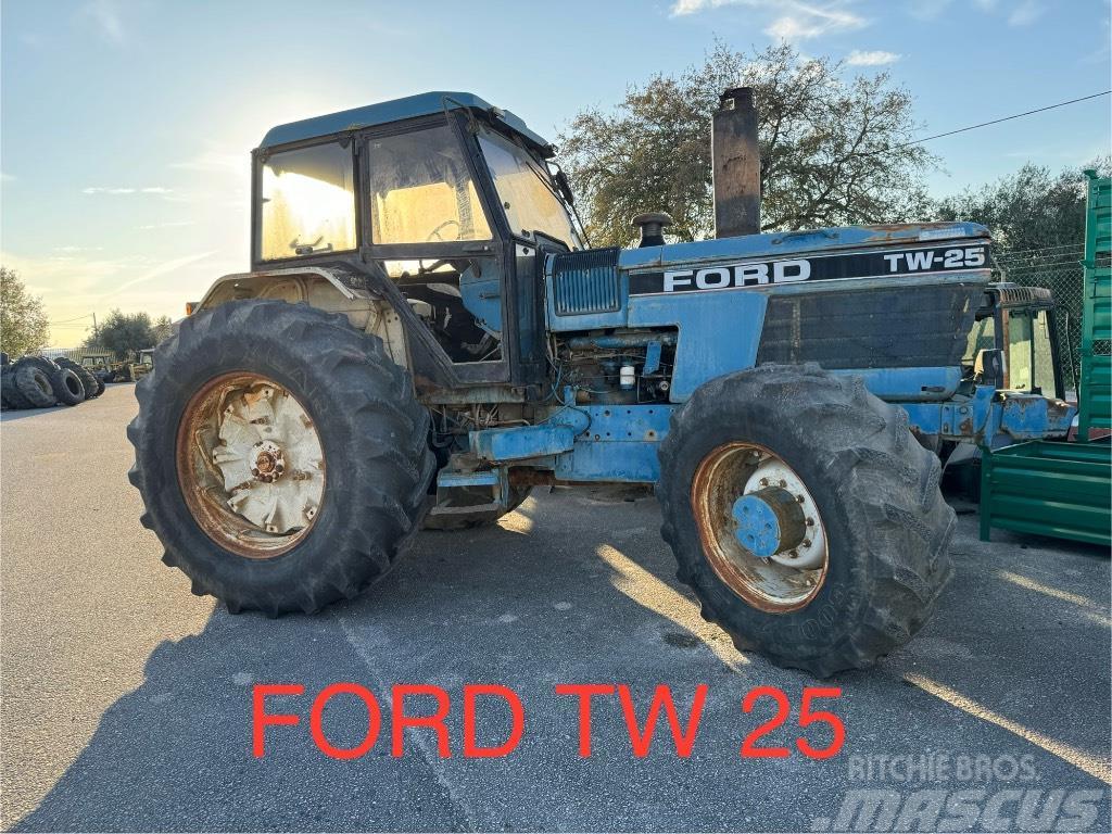 Ford / New Holland TW25 Traktoren