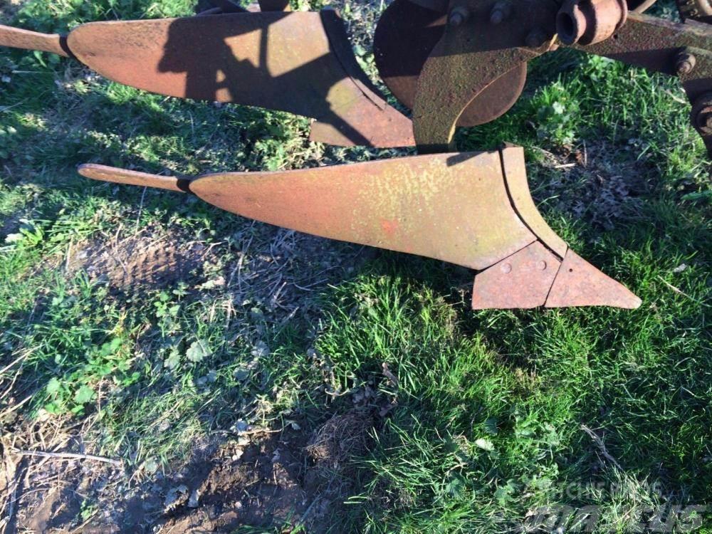 Ransomes 2 furrow plough £380` Andere Zubehörteile