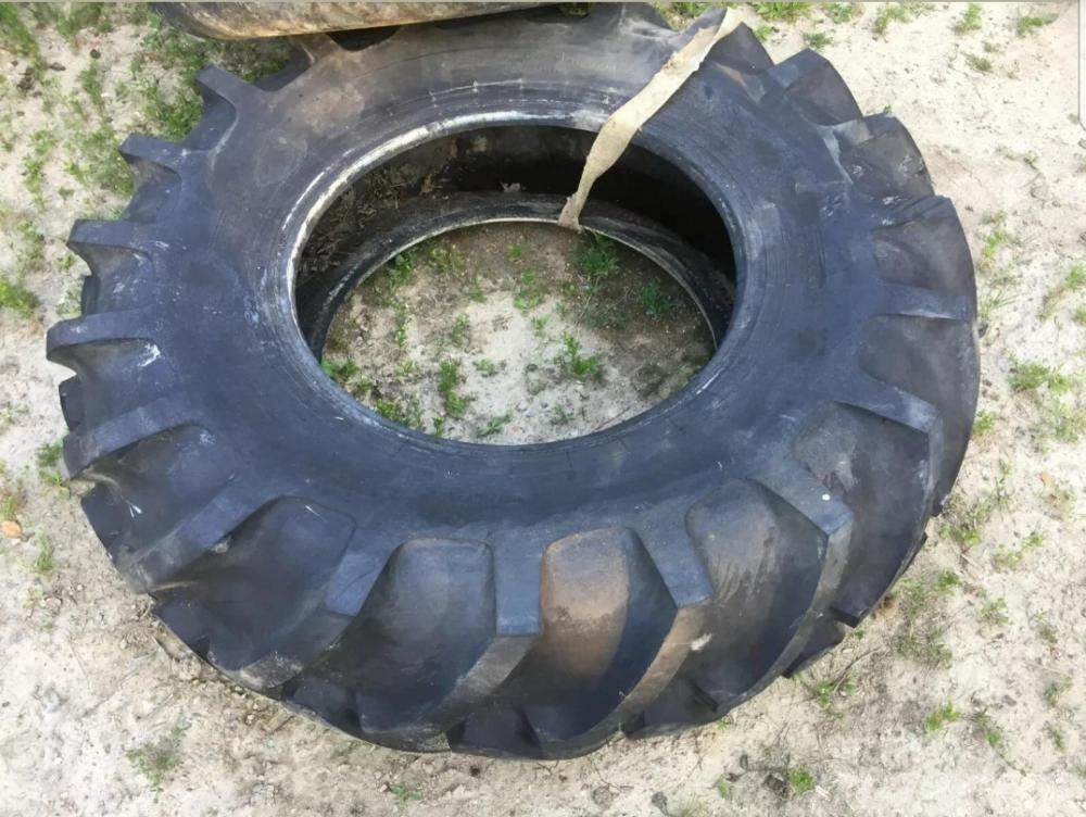 Tractor tyres 16.9 14 - 26 Pirelli £150 plus vat £ Reifen