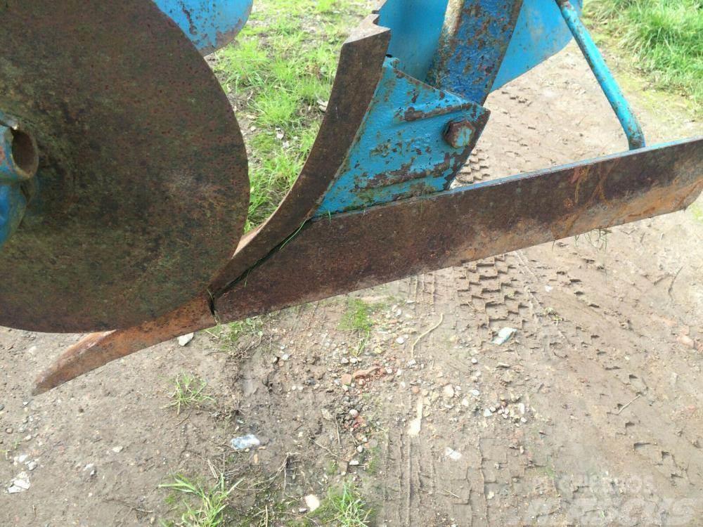  Two furrow plough £475 Konventionelle Pflüge