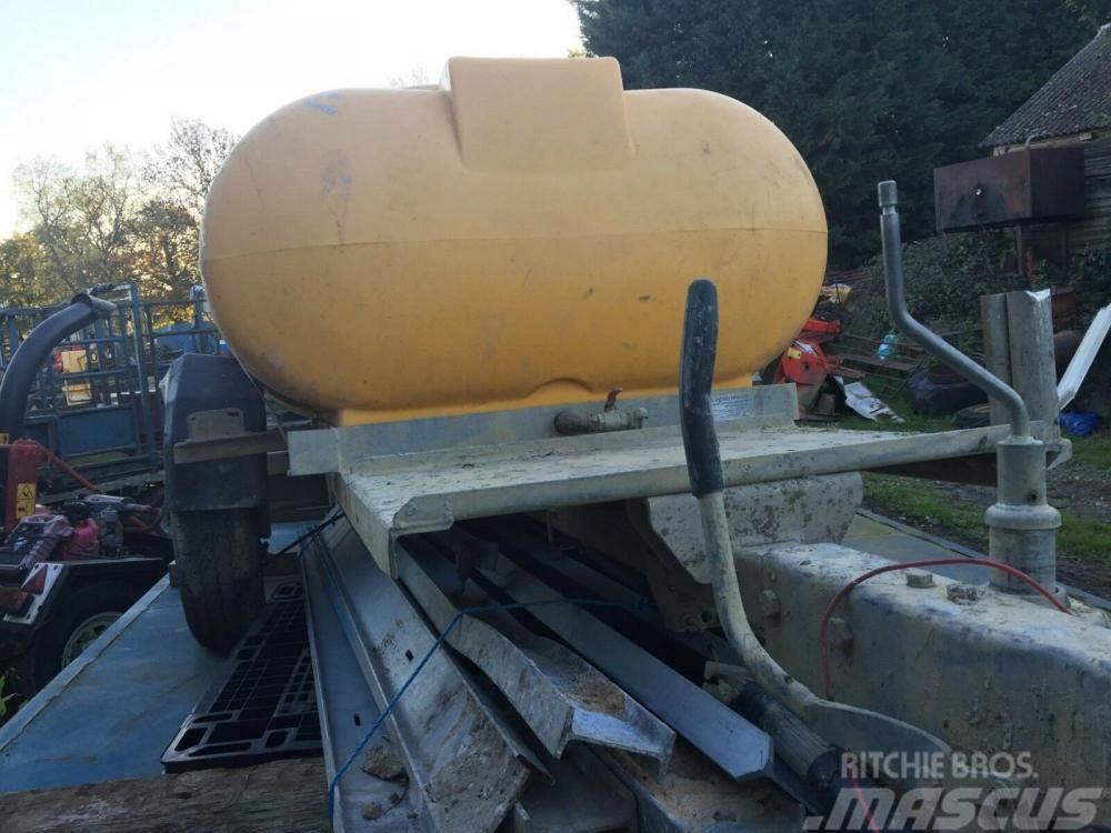  water bowser £400 plus vat £480 Tankanhänger