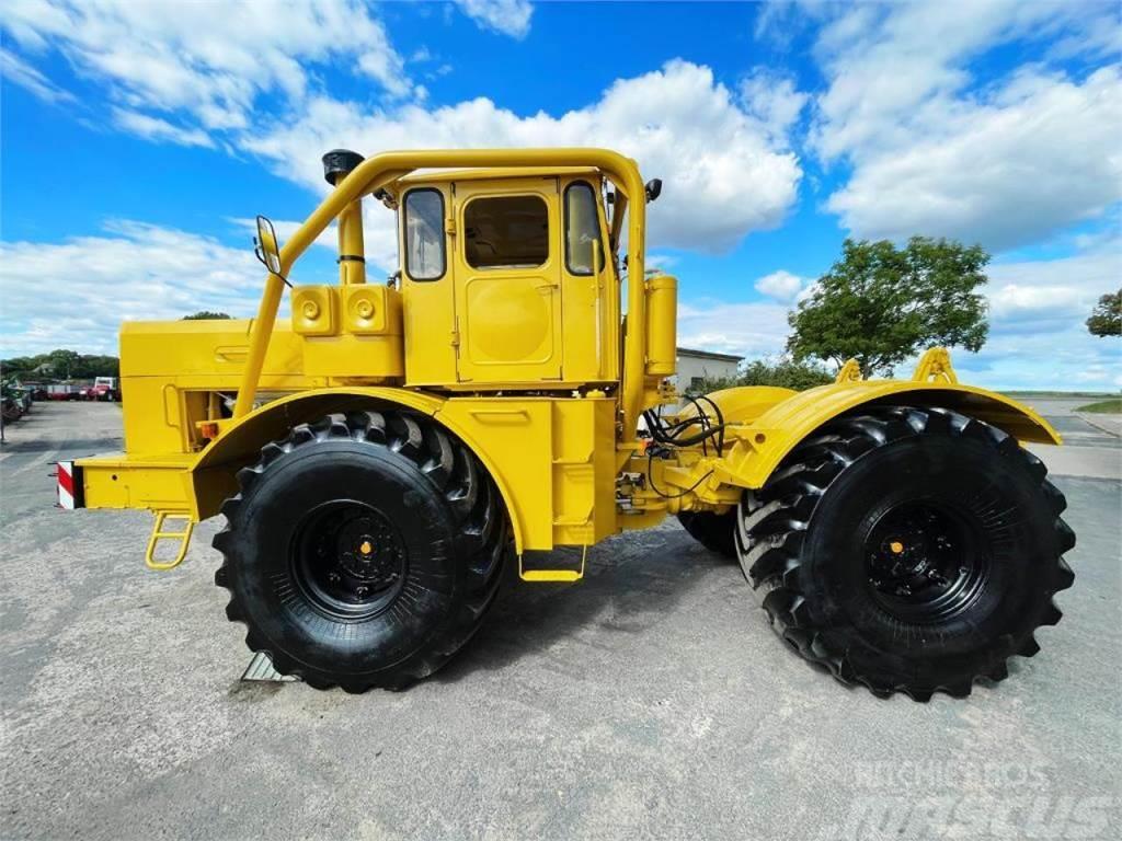 Kirovets K 700 A - V 8 Traktoren
