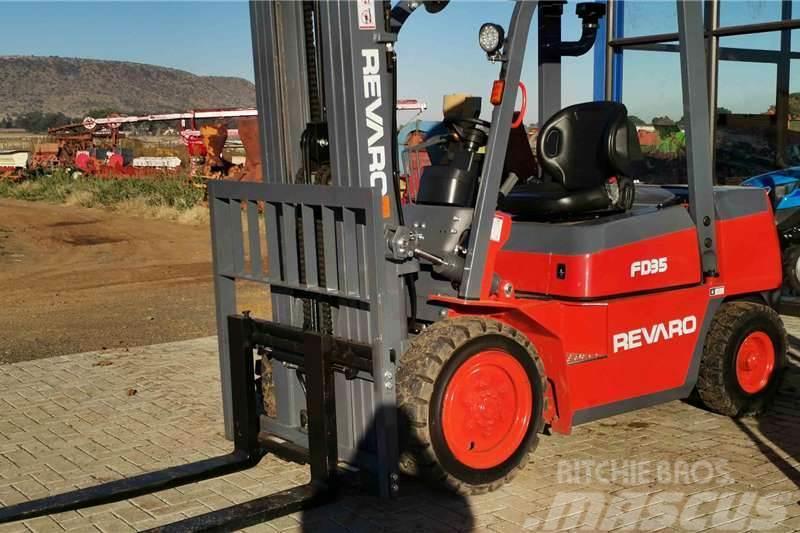  Other Revaro FD35 Standard 2.5 Ton Diesel Forklift Traktoren