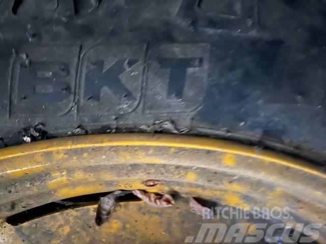 BKT 23 5R25 dubbellucht Reifen