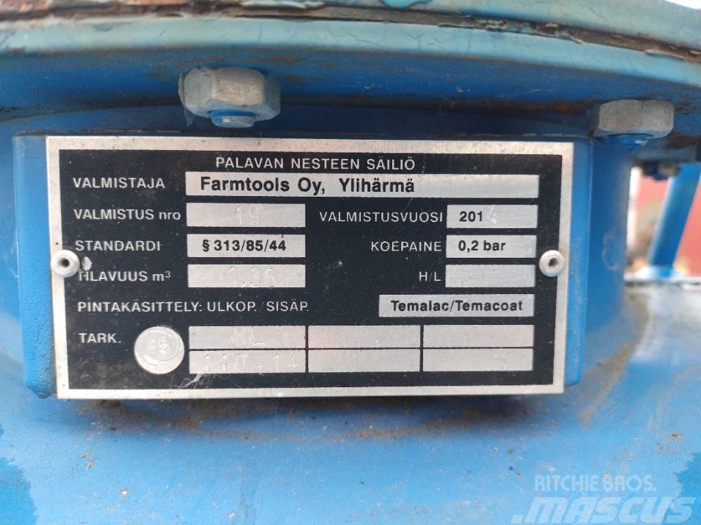 Farmex 1350 litraa Andere Landmaschinen