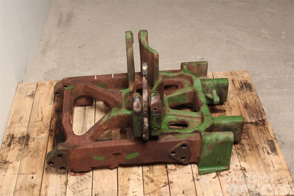 John Deere 6620 Front axle support Chassis