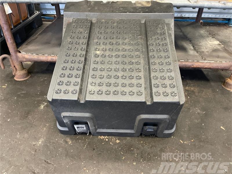 Scania SCANIA BATTERY COVER 2428035 Chassis