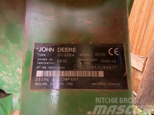 John Deere 328A Mähwerke